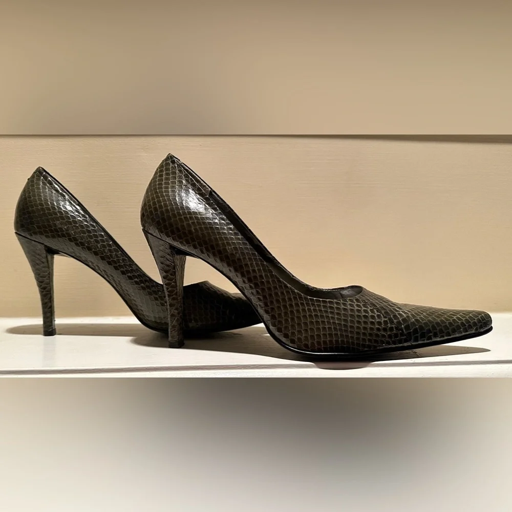 Nine West Snake Skin Pump w/ Clip-on Flower Olive Green 9